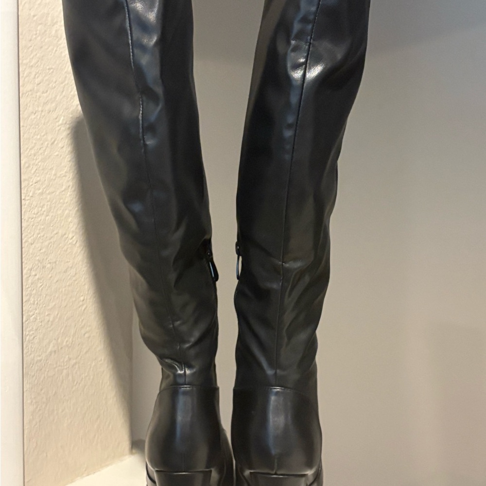 Dream Pairs Midleg Block Heel Boots Woman's 7 Black (WORN 2X) - Picture 7 of 13